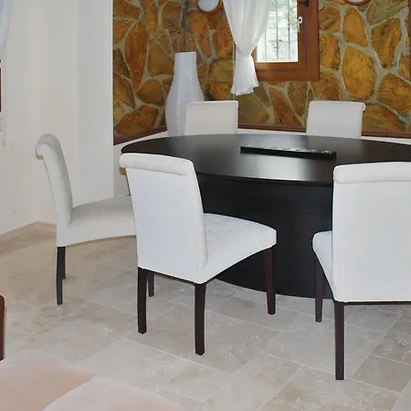 Spacious 4-bedroom House In With Swimming Pool And Several T Lejlighed