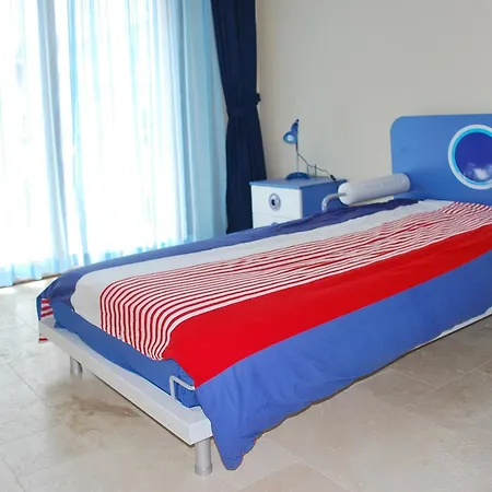 Spacious 4-bedroom House In With Swimming Pool And Several T * 库萨达斯