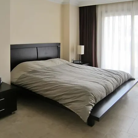 公寓 Spacious 4-bedroom House In With Swimming Pool And Several T *