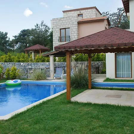 Spacious 4-bedroom House In With Swimming Pool And Several T * 库萨达斯