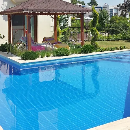 公寓 Spacious 4-bedroom House In With Swimming Pool And Several T 库萨达斯